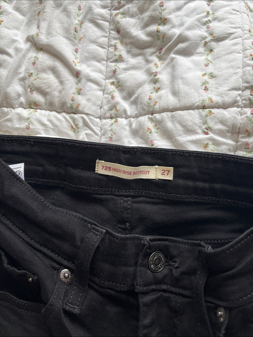 Levi's 725 High-Rise Bootcut - Picture 2 of 3